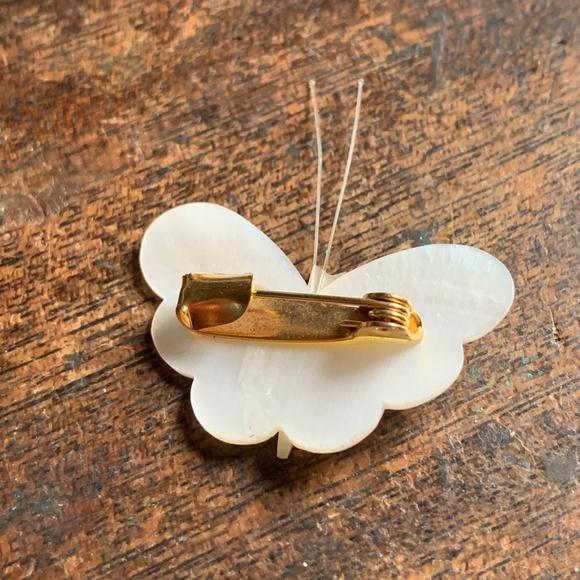 Vintage - Darling Treasure Mother of Pearl (MOP) Shell Butterfly Pin - Perfect - Picture 4 of 10